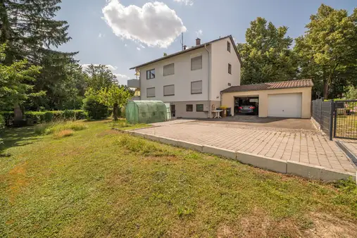 Zweifamilienhaus in Waiblingen mit vielen Extras und großem Grundstück