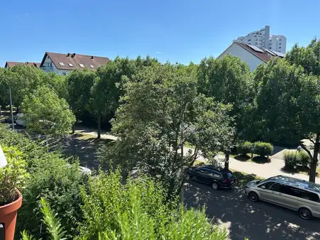 Ihre Wohnzukunft oder solide Sachwertanlage?
In dieser ruhigen Anliegerstraße haben Sie die Chance!
