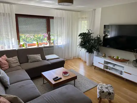 Ihre Wohnzukunft oder solide Sachwertanlage?
In dieser ruhigen Anliegerstraße haben Sie die Chance!