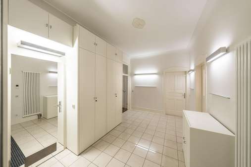 Eingang Empfang - Etagenwohnung in 70180 Stuttgart mit 175m² kaufen