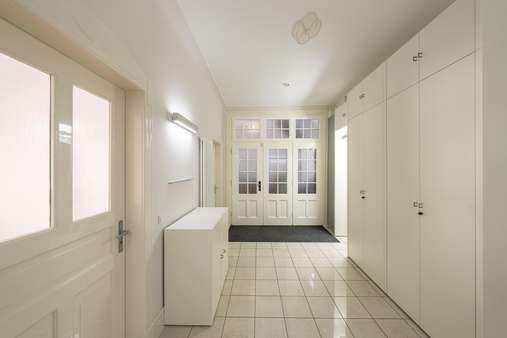 Eingangsbereich - Etagenwohnung in 70180 Stuttgart mit 175m² kaufen