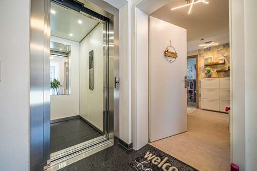 Treppenhaus / Wohnungseingang Treppenhaus / Wohnungseingang - Erdgeschosswohnung in 71336 Waiblingen mit 108m² kaufen