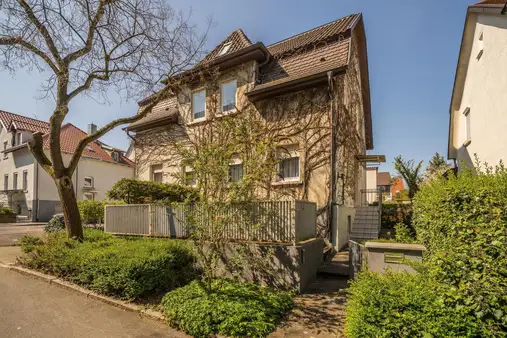 Waiblingen: Charmantes Zweifamilienhaus mit historischem Flair!
