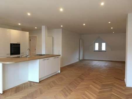 offene Einbauküche und mögliches 4. Zimmer offene Einbauküche und mögliches 4. Zimmer - Dachgeschosswohnung in 70199 Stuttgart mit 137m² kaufen