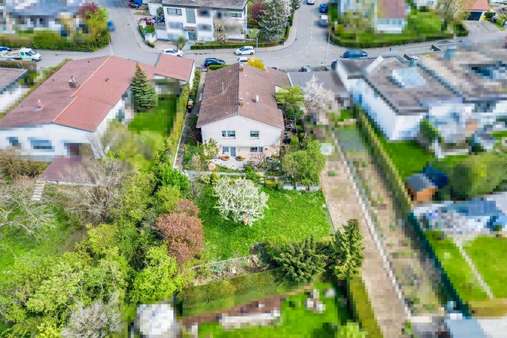 Vogelperspektive - Zweifamilienhaus in 70736 Fellbach mit 200m² kaufen