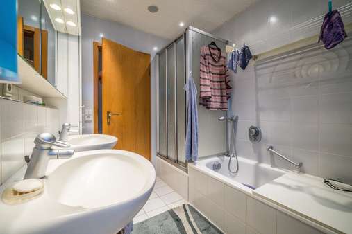 Badezimmer - Etagenwohnung in 71334 Waiblingen mit 74m² kaufen