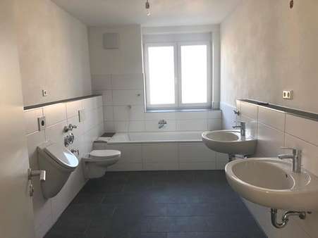Bad - Büro in 71397 Leutenbach mit 150m² mieten