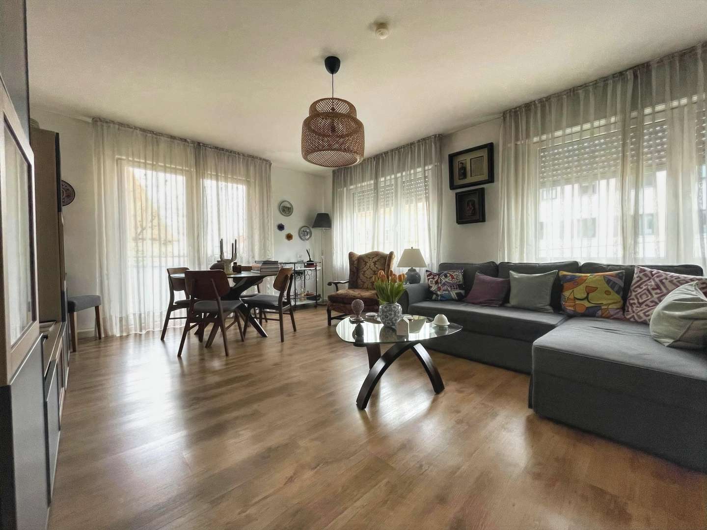Wohnzimmer - Etagenwohnung in 70173 Stuttgart mit 72m² kaufen