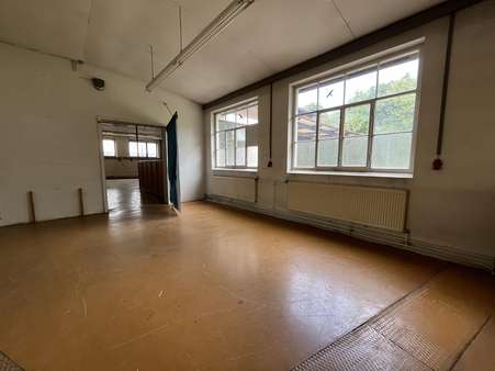 Werkstatt Werkstatt - Mehrfamilienhaus in 71144 Steinenbronn mit 208m² kaufen