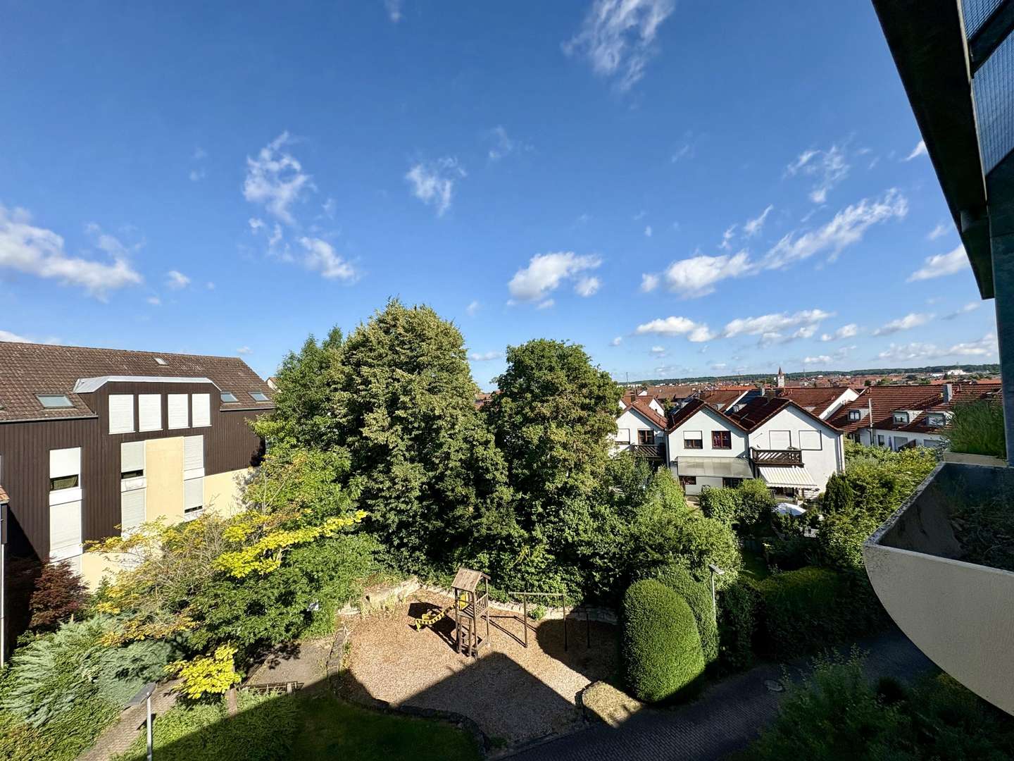 Blick vom Balkon Blick vom Balkon - Dachgeschosswohnung in 71088 Holzgerlingen mit 71m² kaufen
