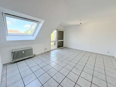 Wohn-/Essbereich Wohn-/Essbereich - Dachgeschosswohnung in 71088 Holzgerlingen mit 71m² kaufen