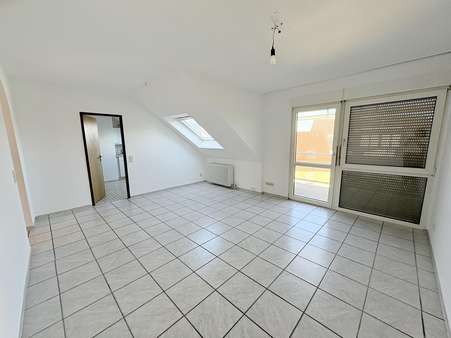 Wohn-/Essbereich Wohn-/Essbereich - Dachgeschosswohnung in 71088 Holzgerlingen mit 71m² kaufen