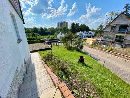 Garten seitlich - Doppelhaushälfte in 71032 Böblingen mit 98m² kaufen