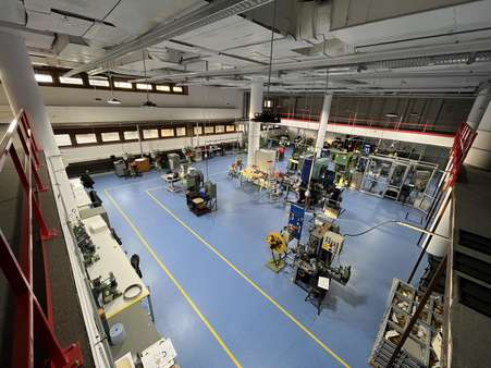 Hallenfläche - Produktion in 71065 Sindelfingen mit 202m² mieten