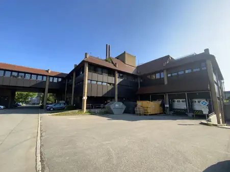 Exzellentes Firmenanwesen direkt beim Breuningerland