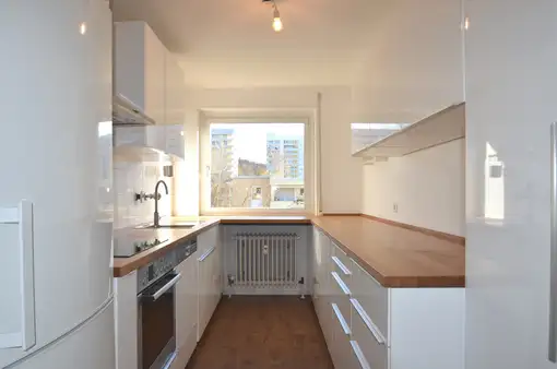 Familien(t)raum in Sindelfingen: 4,5 Zimmer mit Balkon, Garage & Stellplatz!