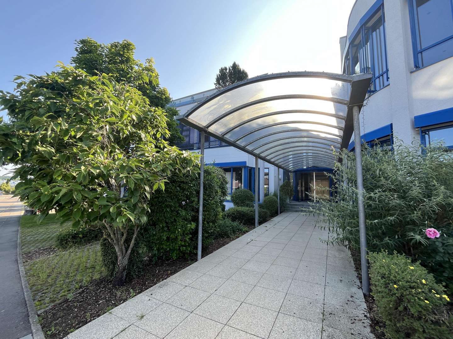 Gebäudeansicht Gebäudeansicht - Büro in 71277 Rutesheim mit 340m² mieten