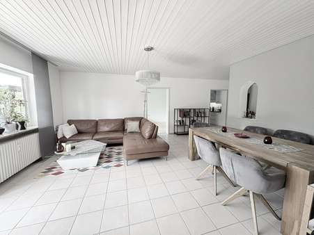 Wohn-/Esszimmer Wohn-/Esszimmer - Etagenwohnung in 71093 Weil im Schönbuch mit 102m² kaufen