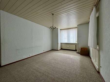 Wohnzimmer - Etagenwohnung in 70193 Stuttgart mit 92m² kaufen