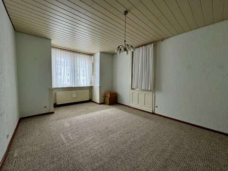Wohnzimmer - Etagenwohnung in 70193 Stuttgart mit 92m² kaufen