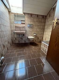 Bad DG Bad DG - Zweifamilienhaus in 71131 Jettingen mit 205m² kaufen