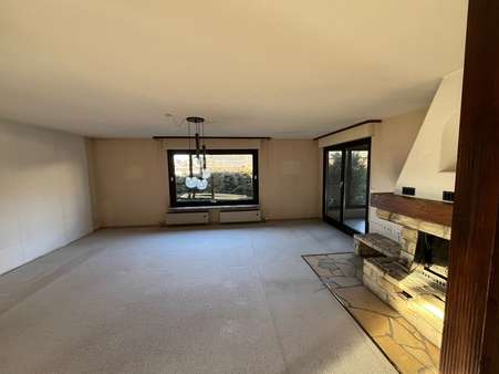 WohnEsszimmer EG mit Kamin - Einfamilienhaus in 71131 Jettingen mit 205m² kaufen