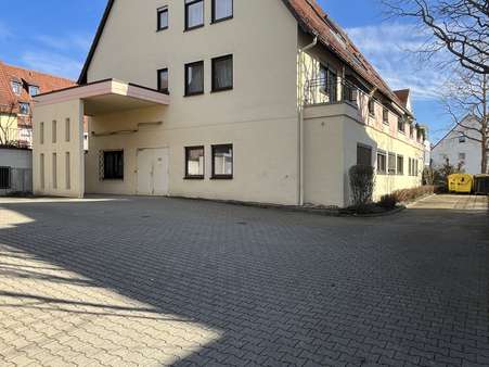 Anlieferung-Hoffläche - Service in 71139 Ehningen mit 240m² mieten