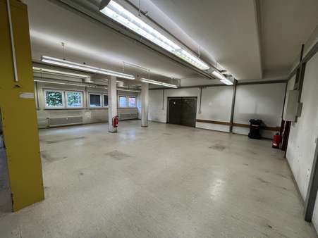 Lager/Werkstatt/Büro - Service in 71139 Ehningen mit 240m² mieten