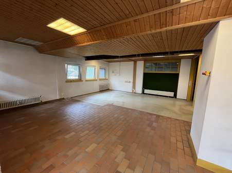 Shop/Büro - Service in 71139 Ehningen mit 240m² mieten