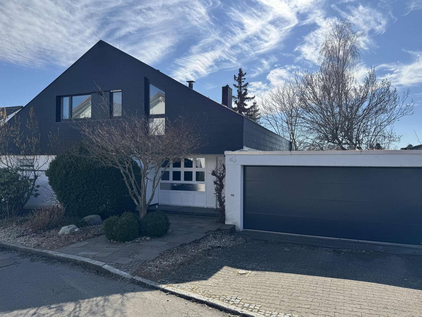Hausansicht - Zweifamilienhaus in 71067 Sindelfingen mit 179m² kaufen