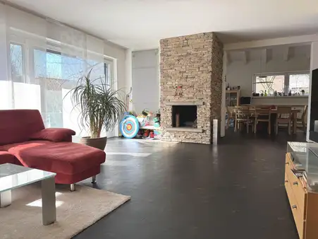 Großzügiges Wohnhaus in Sindelfingen mit vielseitigen Nutzungsmöglichkeiten wird frei!