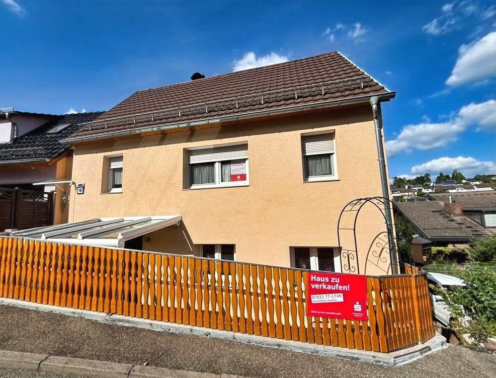 Hausansicht Eingang Hausansicht Eingang - Einfamilienhaus in 71134 Aidlingen mit 88m² kaufen
