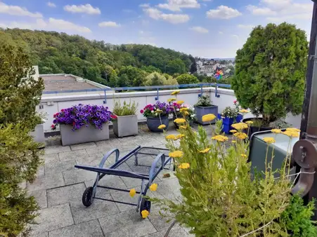 5 1/2-Zimmer-Penthouse-Dachterrassen-Wohnung mit bestechender Aussicht, eine Rarität. 