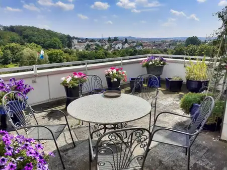 5 1/2-Zimmer-Penthouse-Dachterrassen-Wohnung mit bestechender Aussicht, eine Rarität. 
