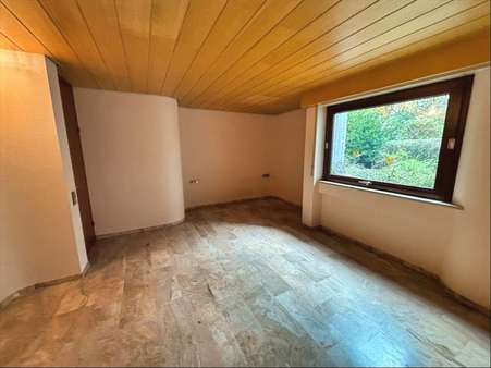 Zimmer Wohnung UG - Mehrfamilienhaus in 71069 Sindelfingen mit 321m² kaufen