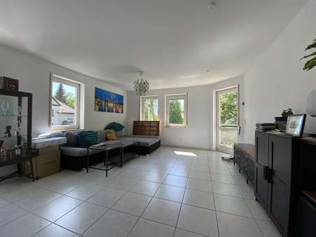 Wohnzimmer - Etagenwohnung in 71032 Böblingen mit 86m² kaufen