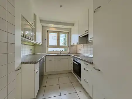 Helle 3,5-Zimmer-Wohnung in Böblingen mit Tiefgaragenstellplatz und Westbalkon auf der Waldburg !
