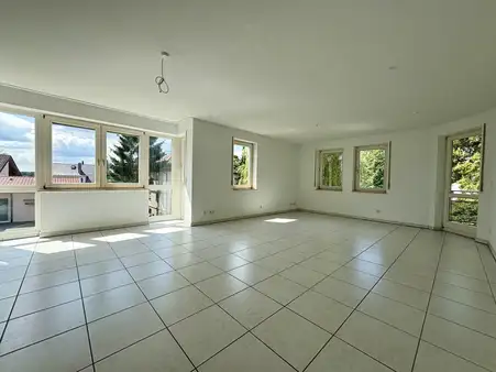 Helle 3,5-Zimmer-Wohnung in Böblingen mit Tiefgaragenstellplatz und Westbalkon auf der Waldburg !