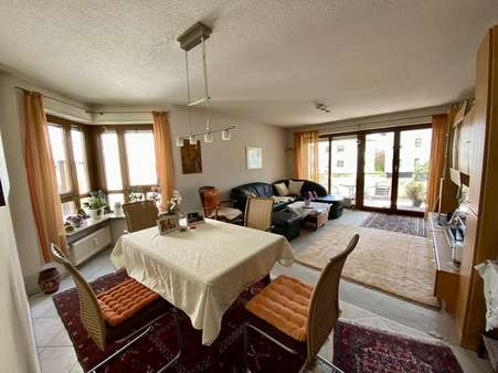 Wohn-/Esszimmer Wohn-/Esszimmer - Etagenwohnung in 71088 Holzgerlingen mit 78m² mieten