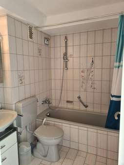 Badezimmer - Etagenwohnung in 71229 Leonberg mit 63m² kaufen