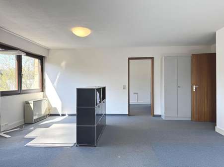 Wohnzimmer - Etagenwohnung in 71063 Sindelfingen mit 65m² kaufen
