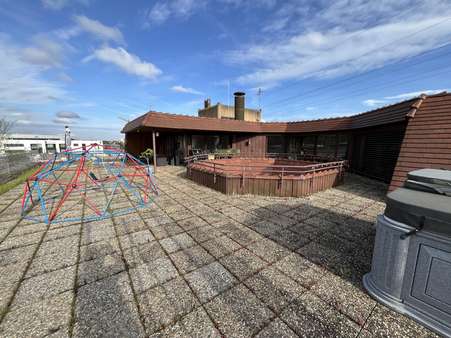 Dachterrasse - Dachgeschosswohnung in 71065 Sindelfingen mit 202m² mieten