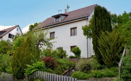 Freistehendes Einfamilienhaus mit traumhaftem Fernblick