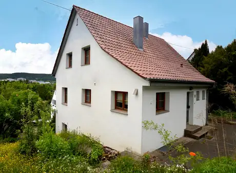 Freistehendes Einfamilienhaus mit traumhaftem Fernblick