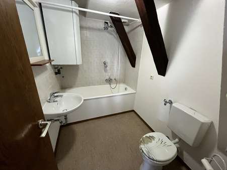 Bad mit WC - Büro in 71083 Herrenberg mit 49m² mieten