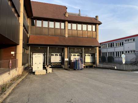 Außenansicht Andienung - Produktion in 71065 Sindelfingen mit 1700m² mieten