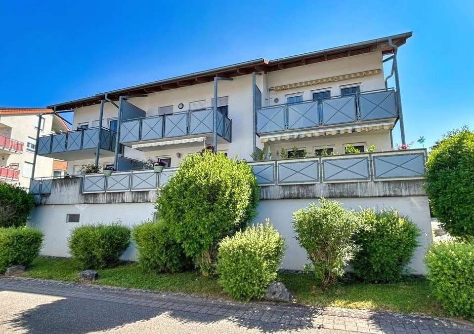 Hausansicht Balkone - Etagenwohnung in 71120 Grafenau mit 76m² kaufen