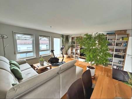 Wohnzimmer - Etagenwohnung in 71120 Grafenau mit 76m² kaufen