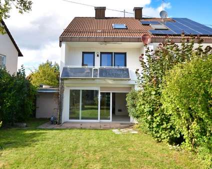 Ansicht Haus vom Garten Ansicht Haus vom Garten - Doppelhaushälfte in 71277 Rutesheim mit 127m² kaufen