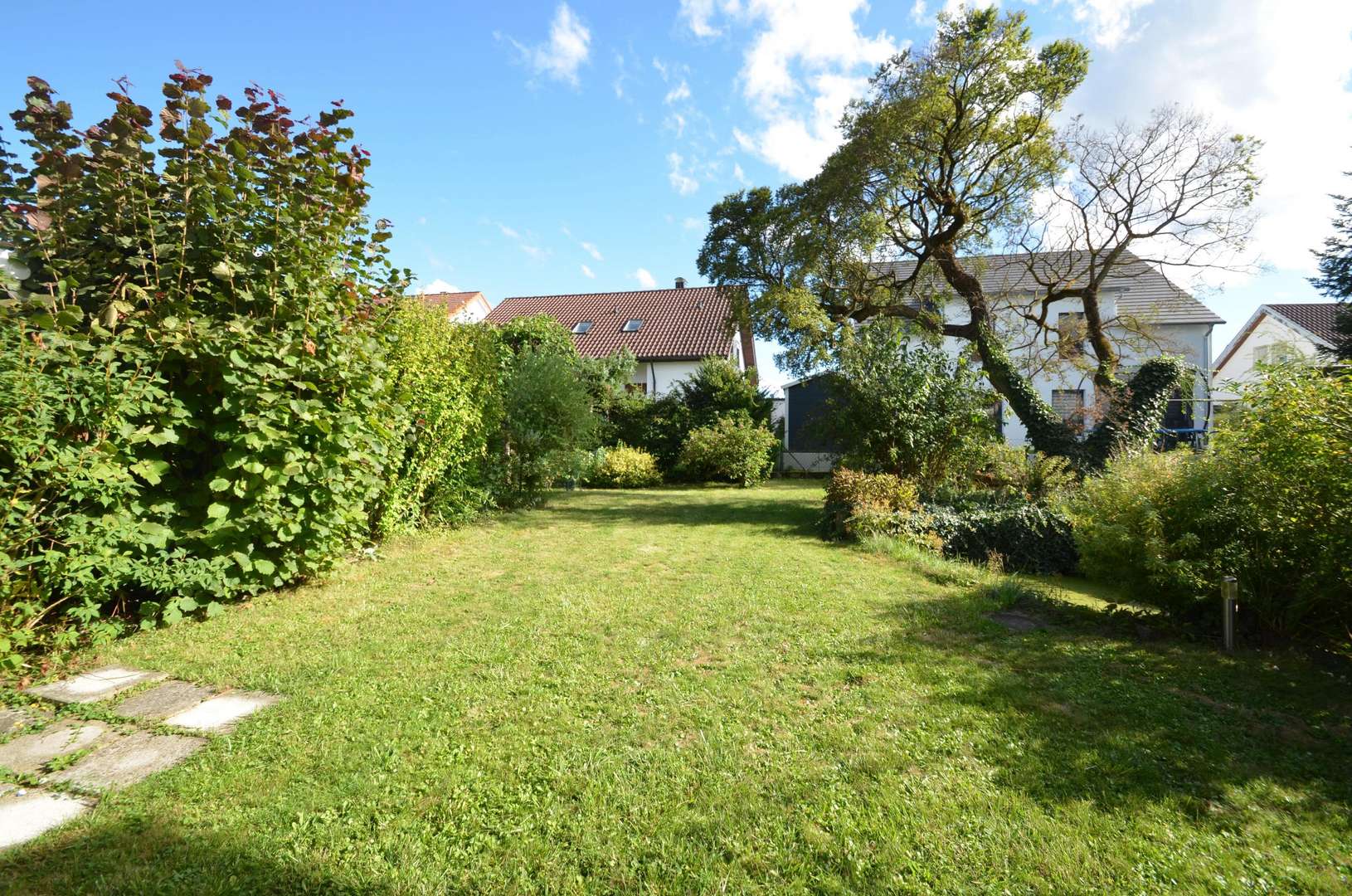 Aussicht vom Wohnzimmer in den Garten Aussicht vom Wohnzimmer in den Garten - Doppelhaushälfte in 71277 Rutesheim mit 127m² kaufen